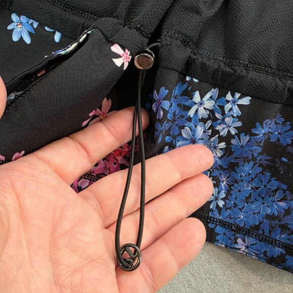 Lululemon Run Bandit Petal Pop Jacket Hooded Full Zip Thumb Holes Peplum Hem 6 - Picture 8 of 12